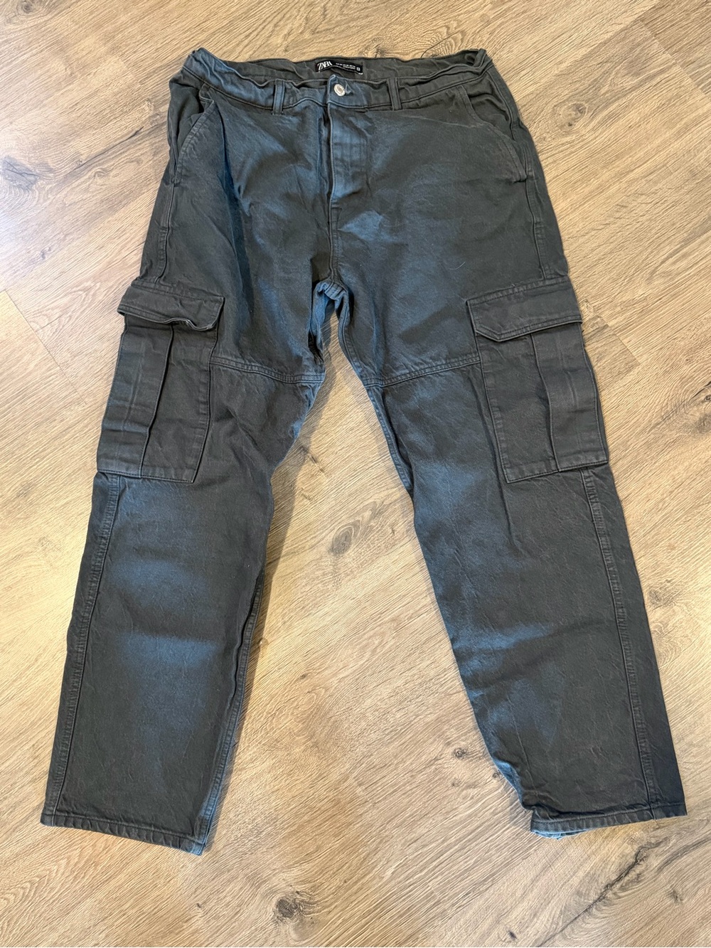 Zara Men's Dark Gray Cargo Pants with Pocket Flaps